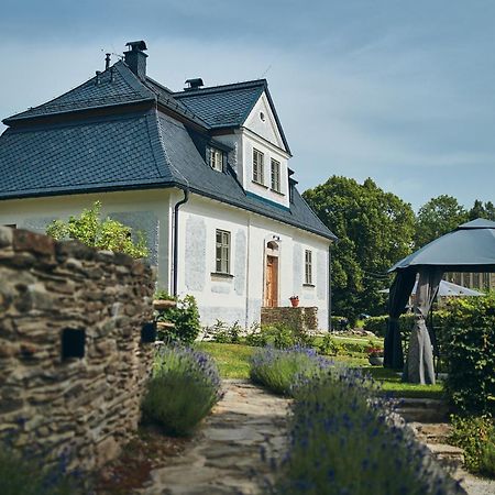 Barokní kaplanka 1796 A. D. - luxusní apartmány v Českém ráji Zelezny Brod Extérieur photo