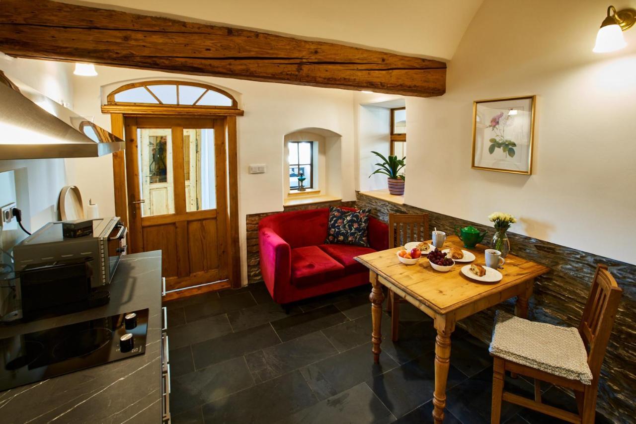 Barokní kaplanka 1796 A. D. - luxusní apartmány v Českém ráji Zelezny Brod Extérieur photo