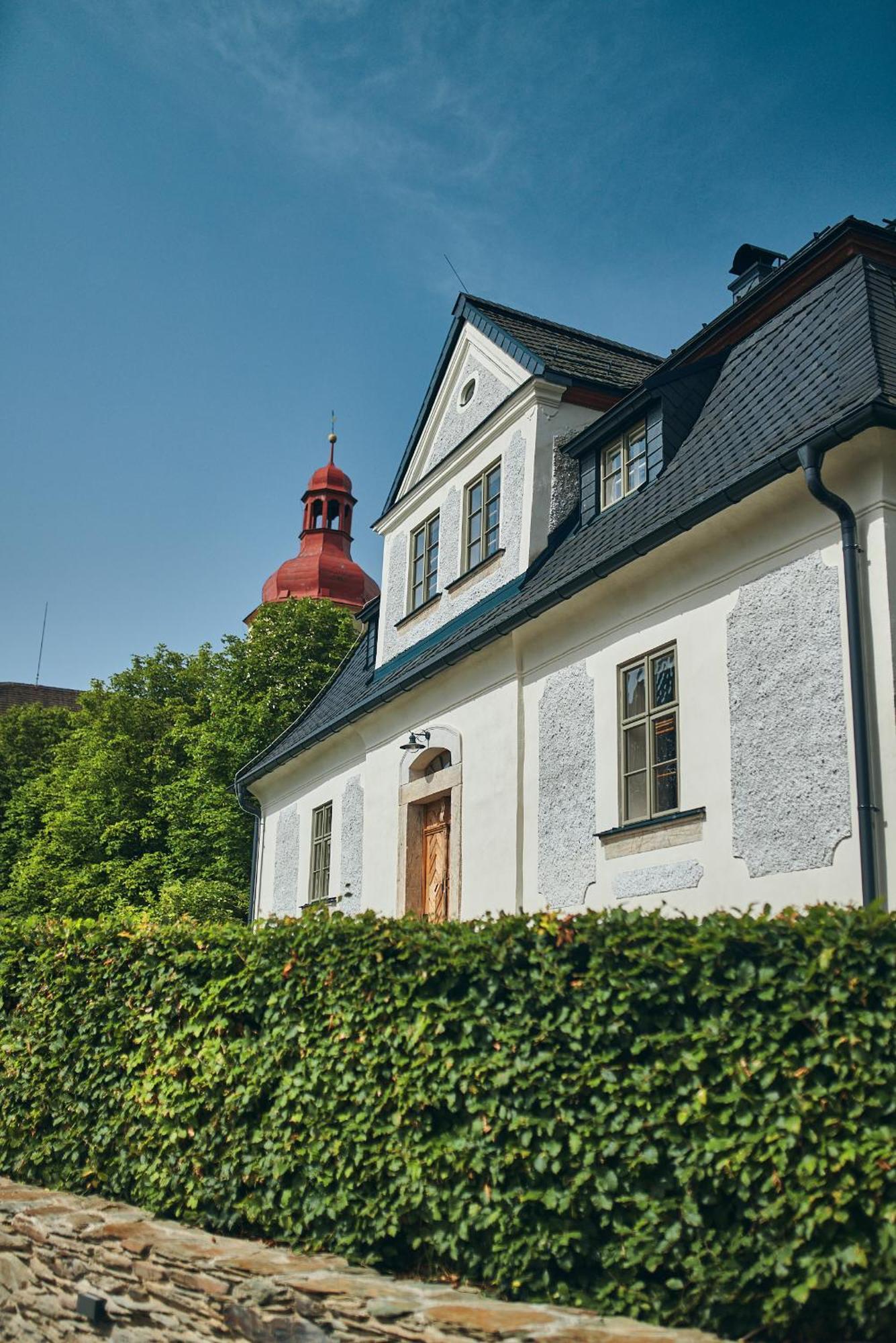 Barokní kaplanka 1796 A. D. - luxusní apartmány v Českém ráji Zelezny Brod Extérieur photo