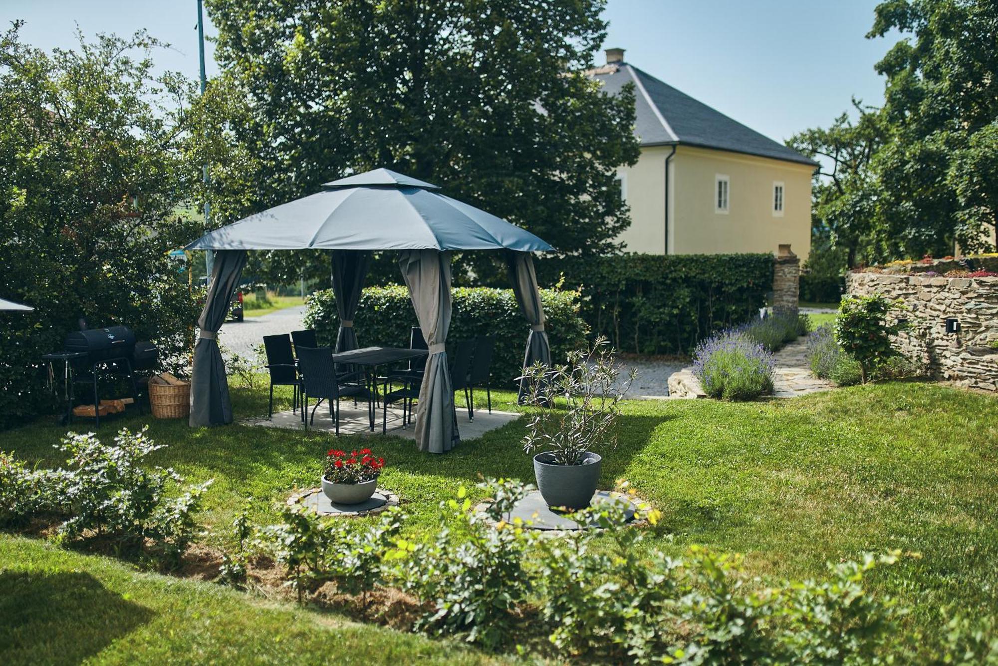 Barokní kaplanka 1796 A. D. - luxusní apartmány v Českém ráji Zelezny Brod Extérieur photo