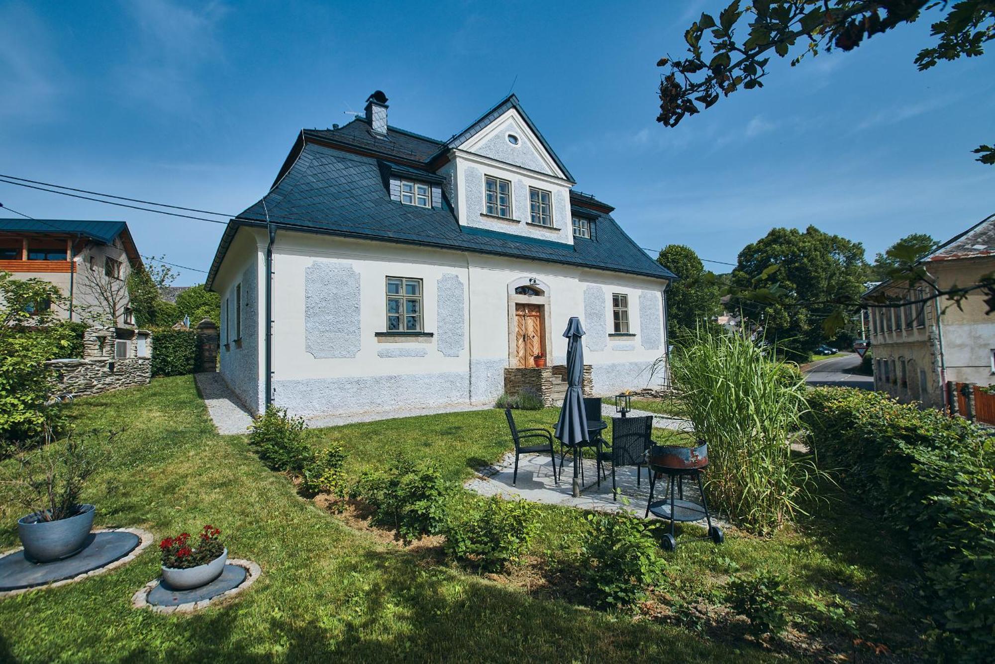 Barokní kaplanka 1796 A. D. - luxusní apartmány v Českém ráji Zelezny Brod Extérieur photo