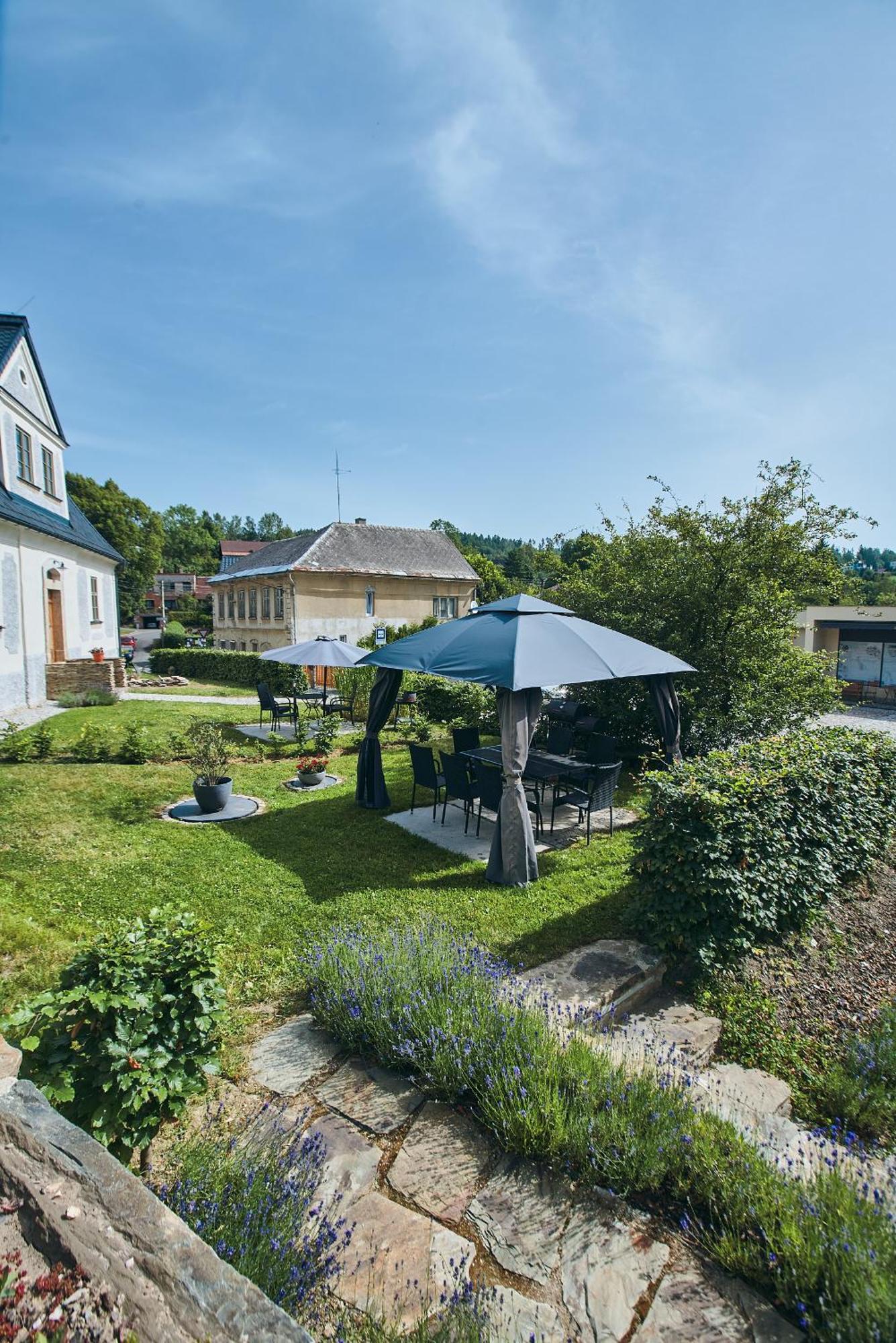 Barokní kaplanka 1796 A. D. - luxusní apartmány v Českém ráji Zelezny Brod Extérieur photo