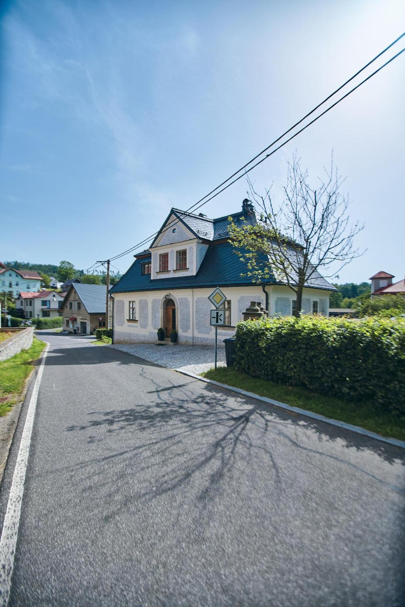 Barokní kaplanka 1796 A. D. - luxusní apartmány v Českém ráji Zelezny Brod Extérieur photo