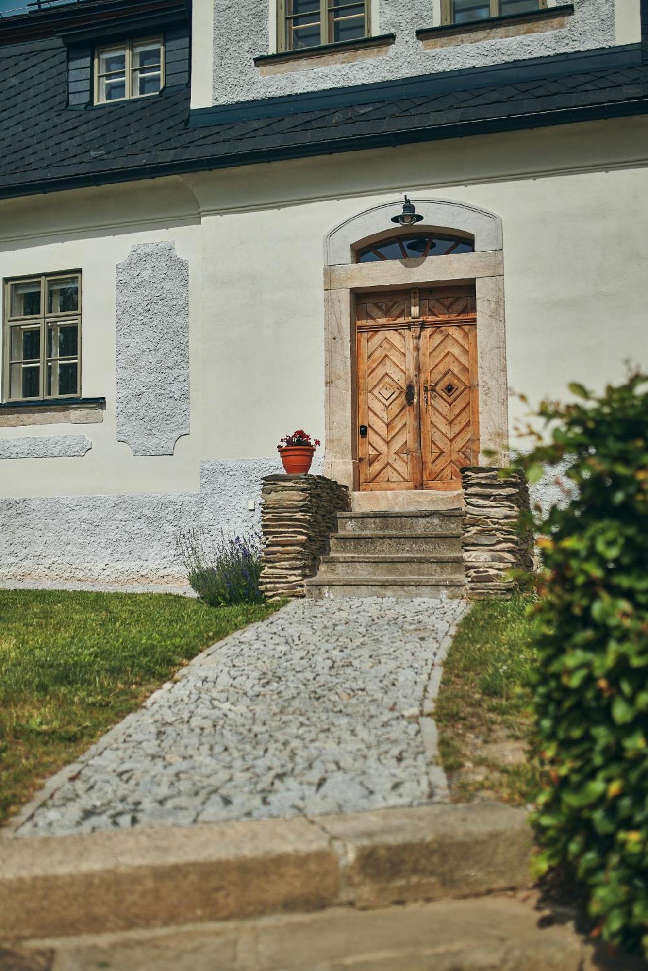 Barokní kaplanka 1796 A. D. - luxusní apartmány v Českém ráji Zelezny Brod Extérieur photo